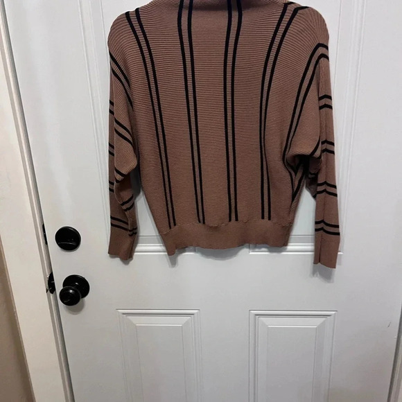 Magaschoni Sweater Size Small finale price - Picture 9 of 12